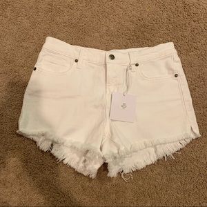 NWT - Pistola Denim Thea Mid-Rise Frayed
Hem Shorts